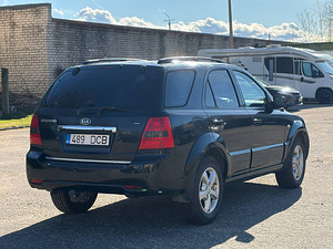 KIA SORENTO (5 фото из 7)