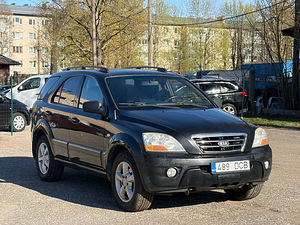 KIA SORENTO (6 фото из 7)