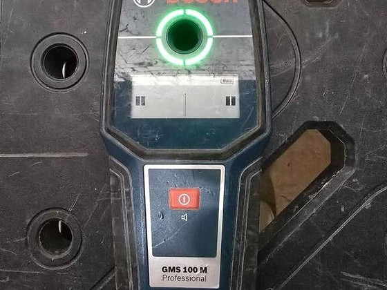 Сканер стен Bosch GMS100M