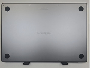 MacBook Pro 16-inch 2023 M2 Max / 32 GB RAM / 1 TB S (3 foto / 5)