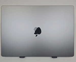 MacBook Pro 16-inch 2023 M2 Max / 32 GB RAM / 1 TB S (4 foto / 5)