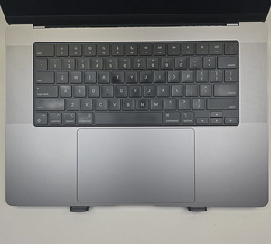 MacBook Pro 16-inch 2023 M2 Max / 32 GB RAM / 1 TB S (5 foto / 5)
