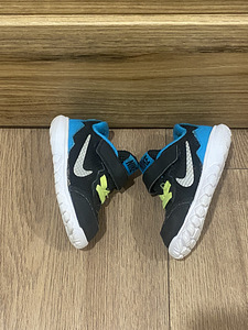 Кроссовки Nike размер 21 (2 фото из 4)