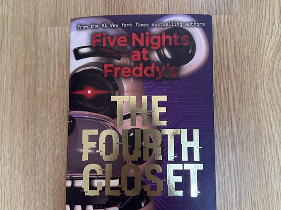 Five Nights at Freddy’s. THE FOURTH CLOSET на английском языке
