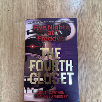 Five Nights at Freddy’s. THE FOURTH CLOSET на английском языке