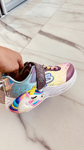 Skechers tossud (5 foto / 9)