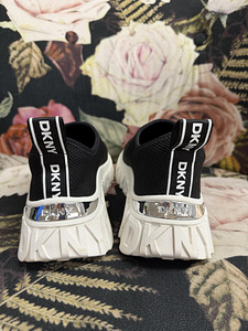 Обувь DKNY (2 фото из 4)