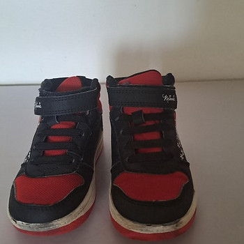 Tüdrukute tossud suurus 25