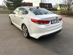 Kia Optima (3 фото из 6)