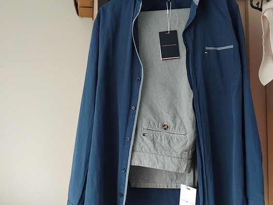 Мужские брюки и рубашка Tommy Hilfiger, как новые