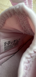 Кроссовки Nike для девочки (2 фото из 4)
