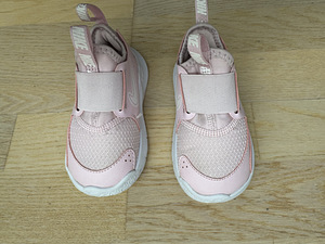 Кроссовки Nike для девочки (4 фото из 4)