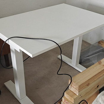 Elektriliselt reguleeritav töölaud