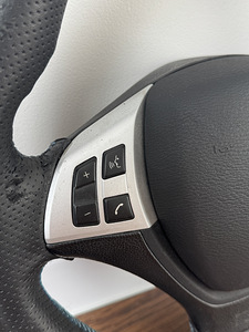 Руль BMW E70 (3 фото из 9)