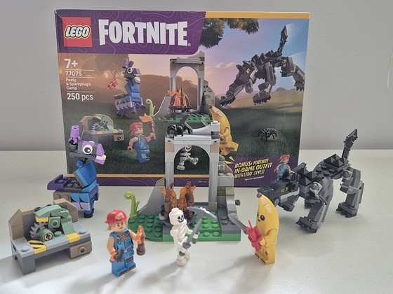 Lego Fortnite 77075 - Peely ja Sparkplugi laager