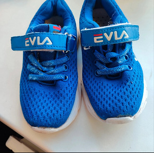 Детские кроссовки Evla (размер 27, стелька 17 см) (2 фото из 4)