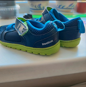 Laste tossud Reebok (suurus 26) (4 foto / 8)