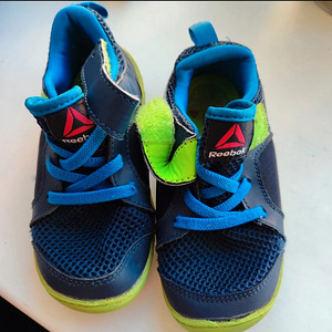 Laste tossud Reebok (suurus 26) (5 foto / 8)