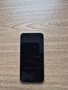 iPhone 12 64 ГБ (2 фото из 8)