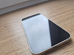 iPhone 12 64 ГБ (3 фото из 8)