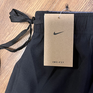 Полный черный комплект Nike Miler: шорты и рубашка для активного отдыха (3 фото из 3)