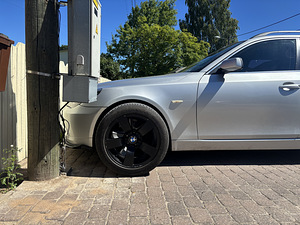 BMW e61 (15 foto / 15)