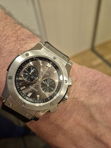 Часы HUBLOT (1 фото из 4)