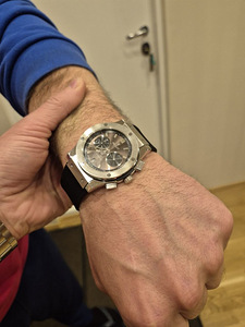 Часы HUBLOT (2 фото из 4)
