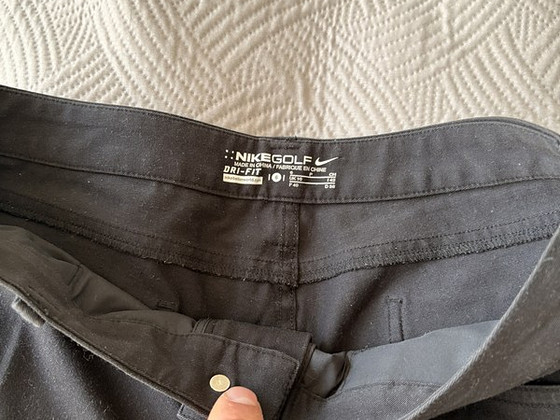 Продаются черные брюки Nike для гольфа