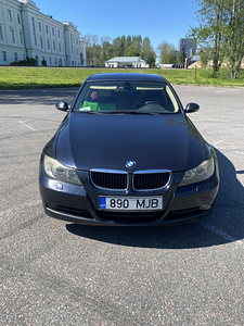 Продается BMW 320D (1 фото из 14)