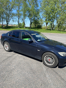 Продается BMW 320D (2 фото из 14)