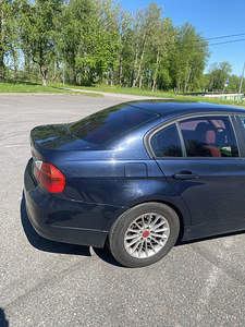 Продается BMW 320D (3 фото из 14)