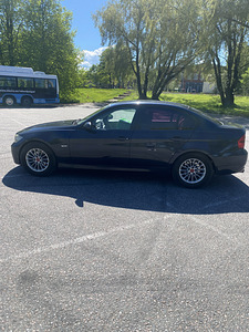 Продается BMW 320D (7 фото из 14)