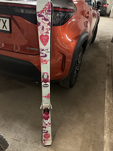 Mäesuusakomplekt - peaegu nagu uus Mäesuusad 130 cm + klam (2 foto / 7)