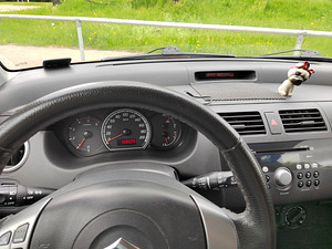 Suzuki Swift (7 foto / 7)