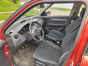 Suzuki Swift (4 foto / 7)