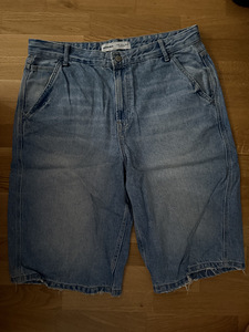 Shorts (1 foto / 1)