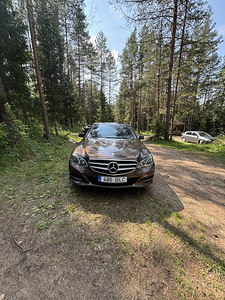 Mercedes 4matic E350 (1 фото из 10)