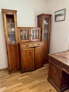 Антикварный буфет и письменный стол (3 фото из 7)