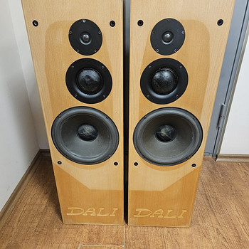Напольная HiFi акустическая система Dali A7