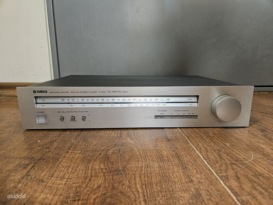 Yamaha T-550 AM/FM стерео тюнер (1979-81)