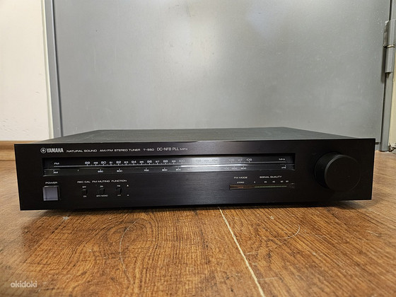 Yamaha T-550 AM/FM Stereo Tuner (1979-81)
