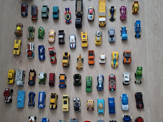 Набор машинок Hot Wheels, около 75 шт.