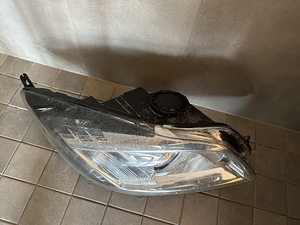Opel insignia Bi-xenon Esitulid (2 foto / 3)