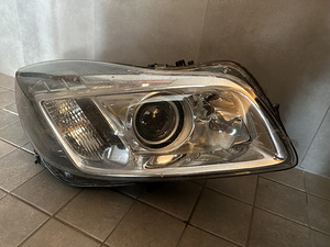 Opel insignia Bi-xenon Esitulid (3 foto / 3)