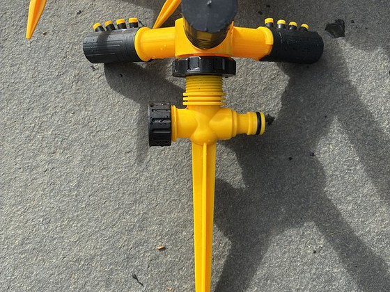 Automaatne pöörlev sprinkler