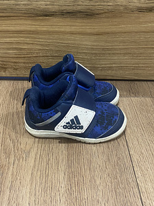 Adidas tossud nr 20 (1 foto / 4)