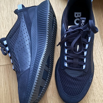 Hugo Boss tossud