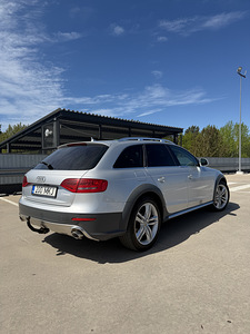 Audi A4 Allroad 2009 (4 фото из 8)