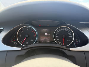Audi A4 Allroad 2009 (8 фото из 8)